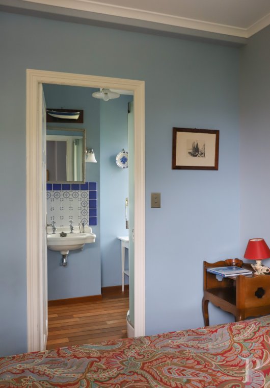 On the Île-aux-Moines, in the Gulf of Morbihan, a family house where you can almost step out onto the water - photo  n°26